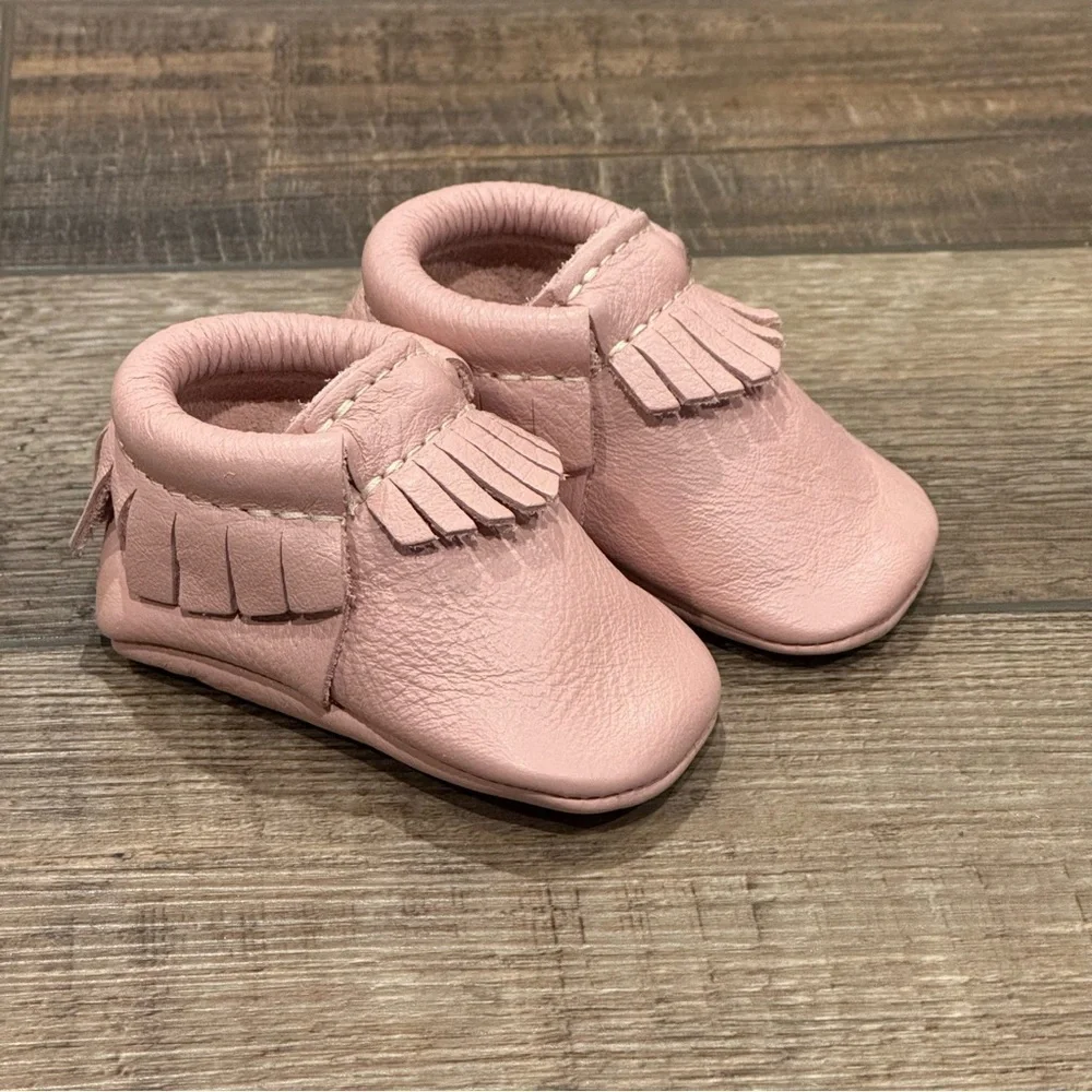 Freshly Picked Moccasin Blush Pink Leather Fringe Sz 1 Soft Sole Baby Shoes EUC
